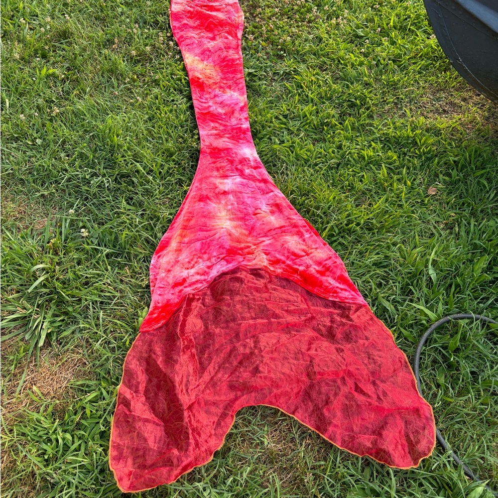 It’s velvet and . It’s not faded at all and it comes with fins (size 6-7)